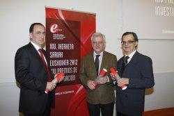 Jose Cambra, Juan Ramon Gonzalez, y Javier Fernández Macho, premios Euskoiker. (photo: Manu de Alba    fotografo       )
