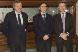 Ignacio Mataix, junto a José Angel Corres, presidente de la Cámara y Juan Mª Saénz de Buruaga, Vicepresidente de la Cámara (photo: )